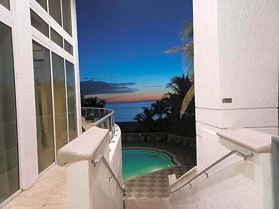 Beautiful 1 bedroom condo on the beach
