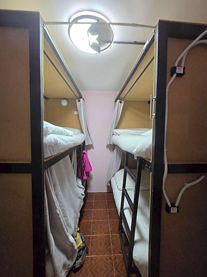 D​ Luck​ Hostel