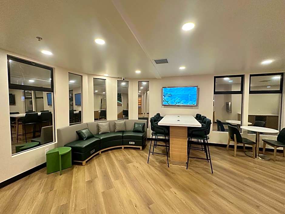 Costa Mesa Inn - Newport Beach Area