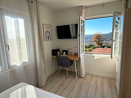 Suite with Mountain View