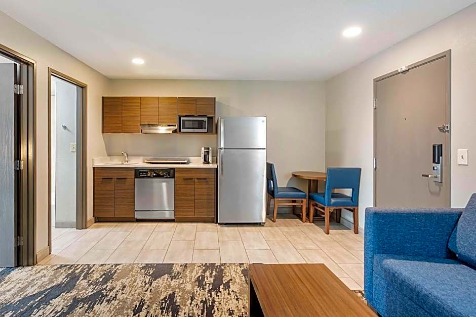 Best Western Plus Bourbonnais Hotel & Suites