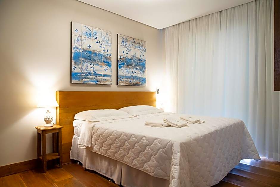 ESPAÇO 250 - Apto mobiliado, 3 quartos, sendo uma suíte, banheiro social, cozinha completa, sala de estar, ar condicionado, tv e internet