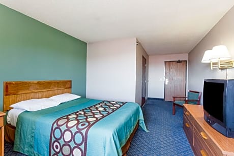 Queen Room - Disability Access/Non-Smoking