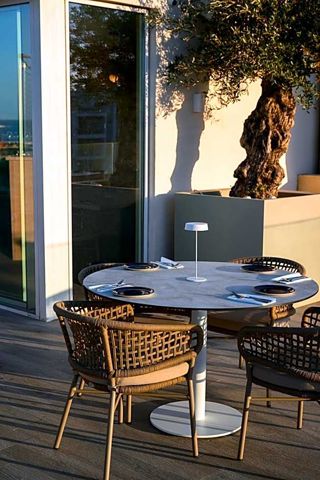 XVI Suites - Adults Only