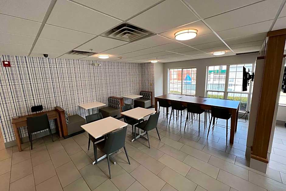 Microtel Inn & Suites By Wyndham Charlotte/Northlake
