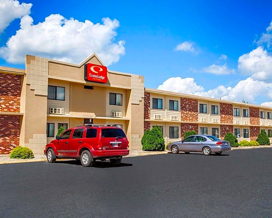 Econo Lodge Inn & Suites Newton