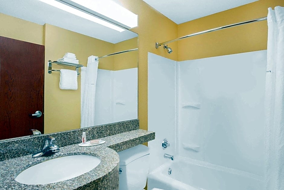 Microtel by Wyndham Bentonville