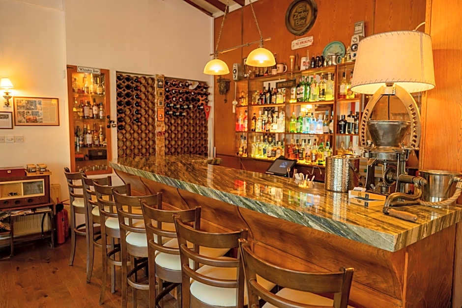 New Helvetia Historic Hotel