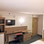 Days Inn & Suites by Wyndham Niagara Falls Centre St. By the Falls