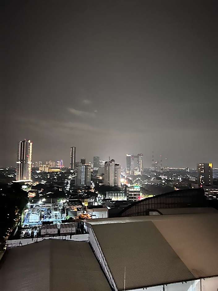 EMKA Lodge studio room the vertu apartemen ciputra world surabaya