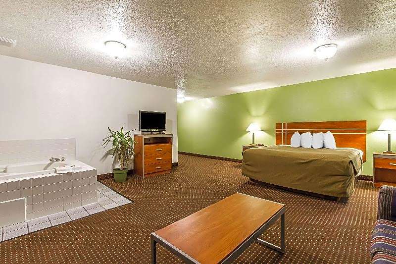 Econo Lodge Inn & Suites Pekin - Peoria Area