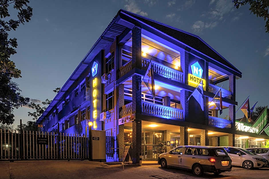 N1 Hotel & Campsite Victoria Falls