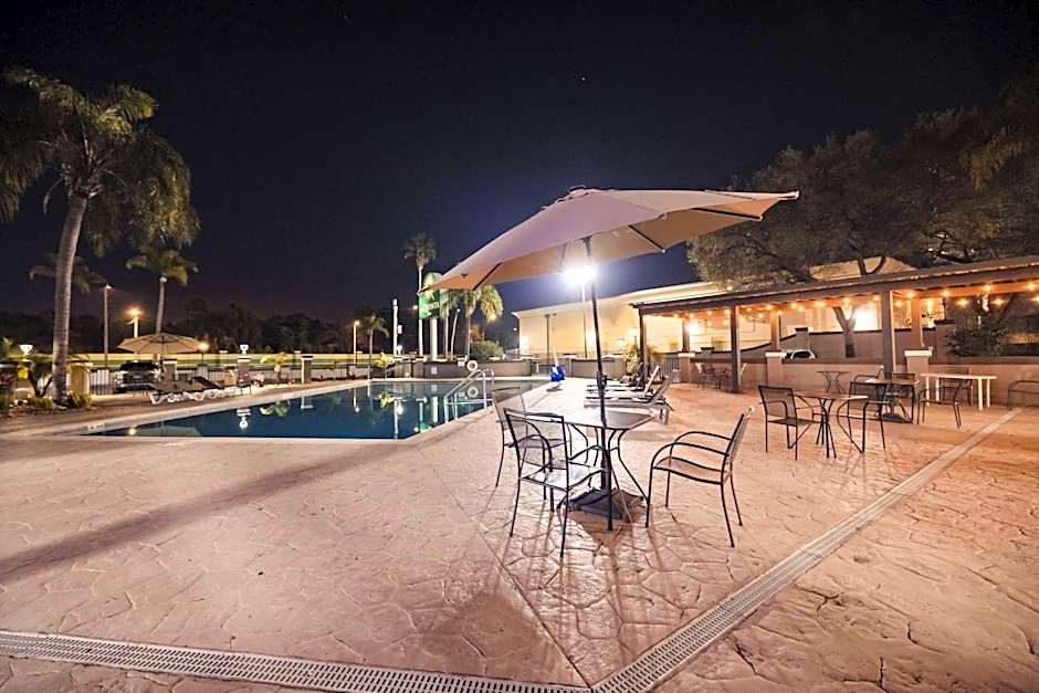 La Quinta Inn & Suites by Wyndham Tampa-Near Busch Gardens