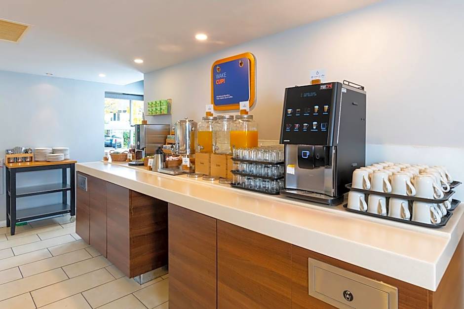 Holiday Inn Express Birmingham Oldbury By IHG