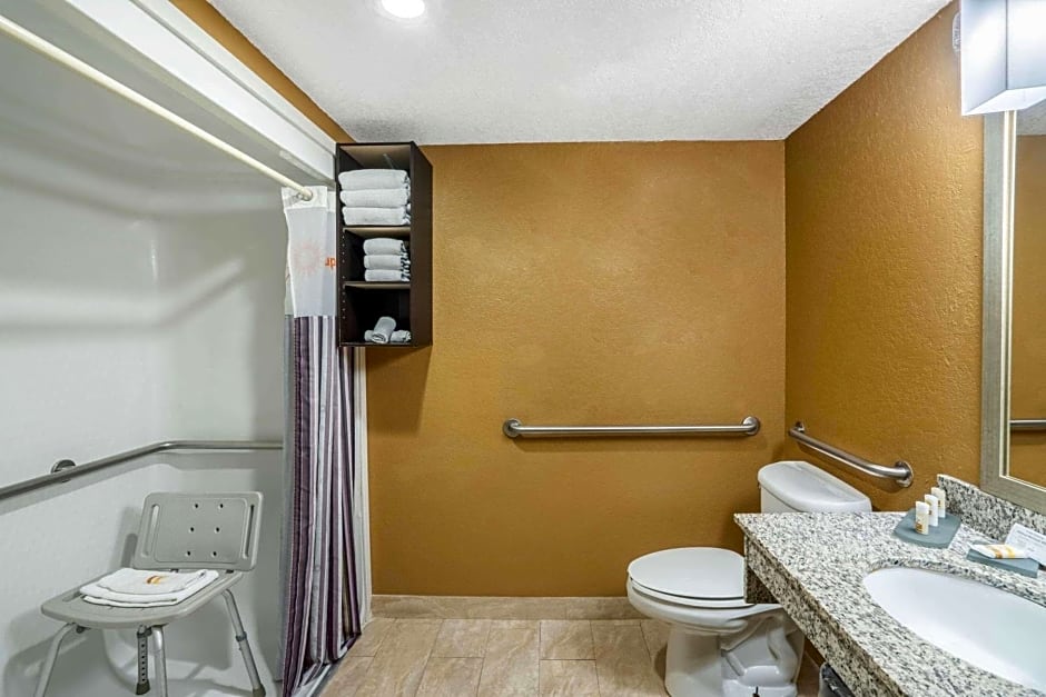 La Quinta Inn & Suites by Wyndham Hot Springs