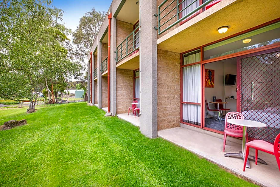 Nightcap at York on Lilydale