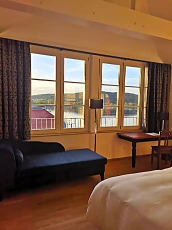 Suite with Lake View