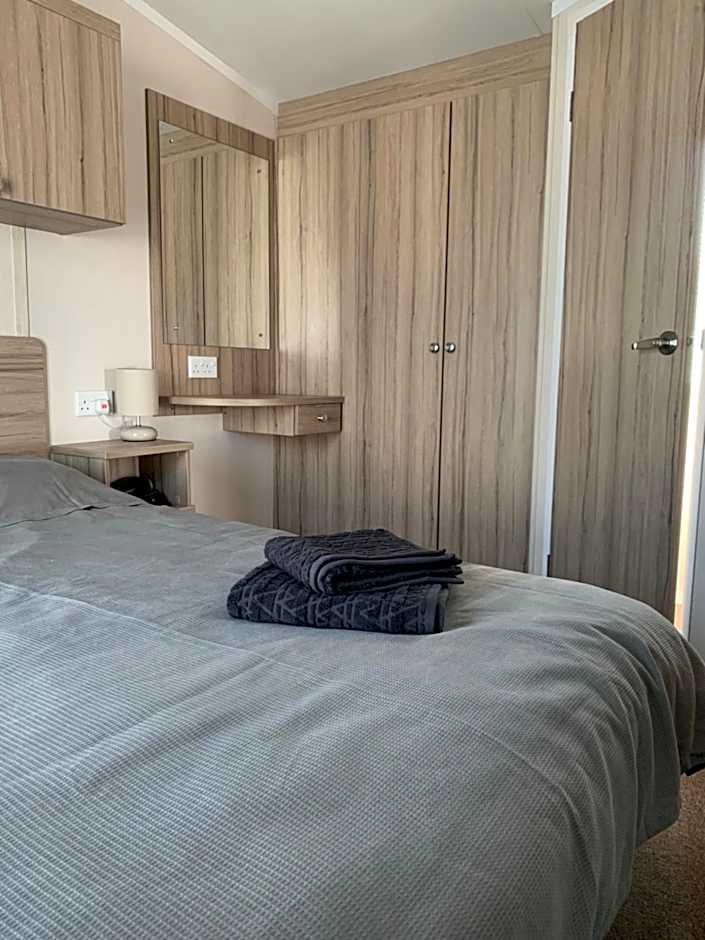 Hot tub breakaways with castle view