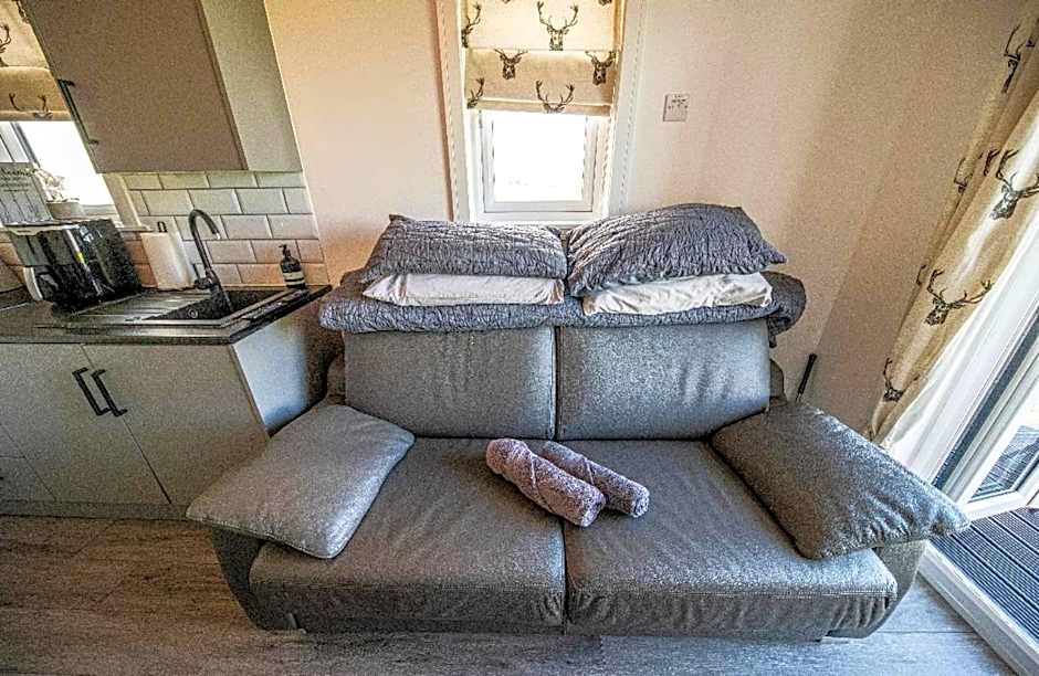 Farr North Lodge 1 On The NC500 With Stunning Sea Views!
