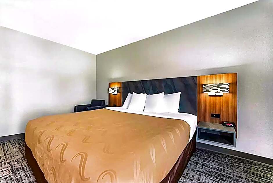 Quality Inn & Suites Manhattan