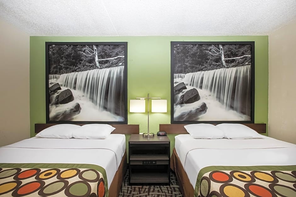 Super 8 by Wyndham Wichita East