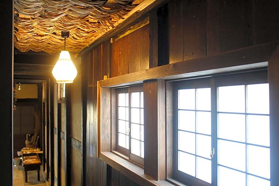Hostel & Tatami Bar Uchikobare -内子晴れ-
