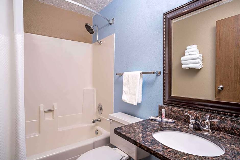 Super 8 by Wyndham Bismarck