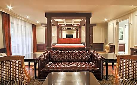 King bed Suite - Empire Theme