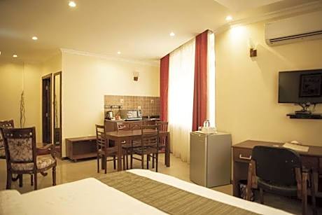 Deluxe Queen Room