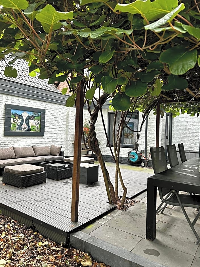 Casa aan de Plas, B&B met sauna en hottub of jacuzzi