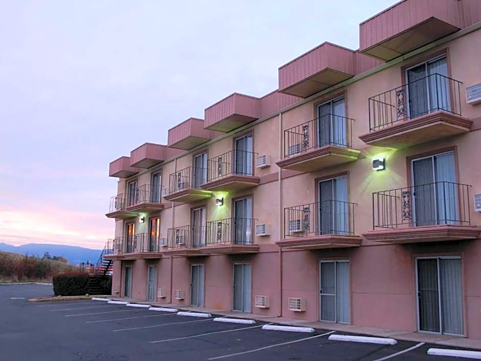 Days Inn by Wyndham Medford