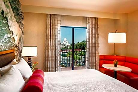 Guest room, 1 King, Resort view, Balcony