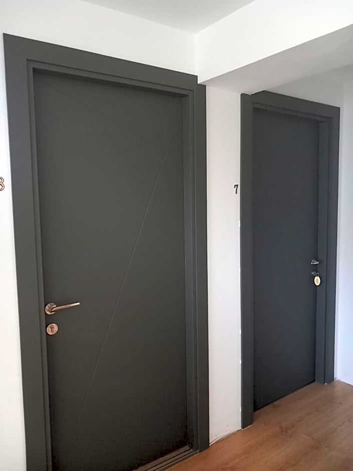 4 Seasons Apartments