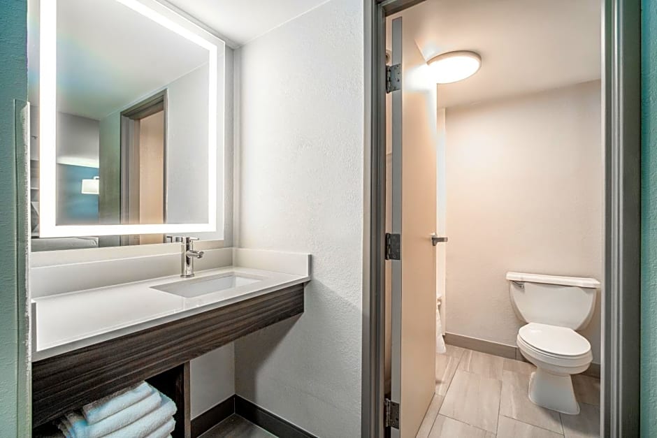 Holiday Inn Express & Suites Phoenix - Mesa West by IHG