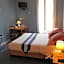 Hotel le Petit Chateau (ex hotel des amis)