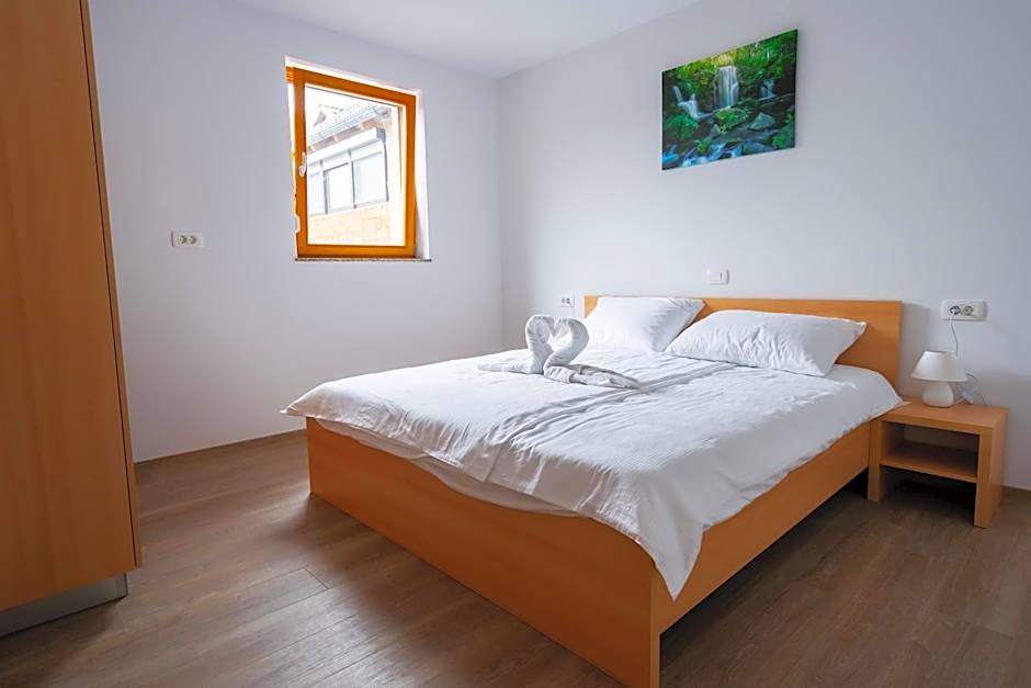 PJ Apartments & Wellness - Hot Tub & Sauna - Free Parking
