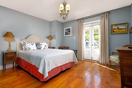 Queen Room with Balcony