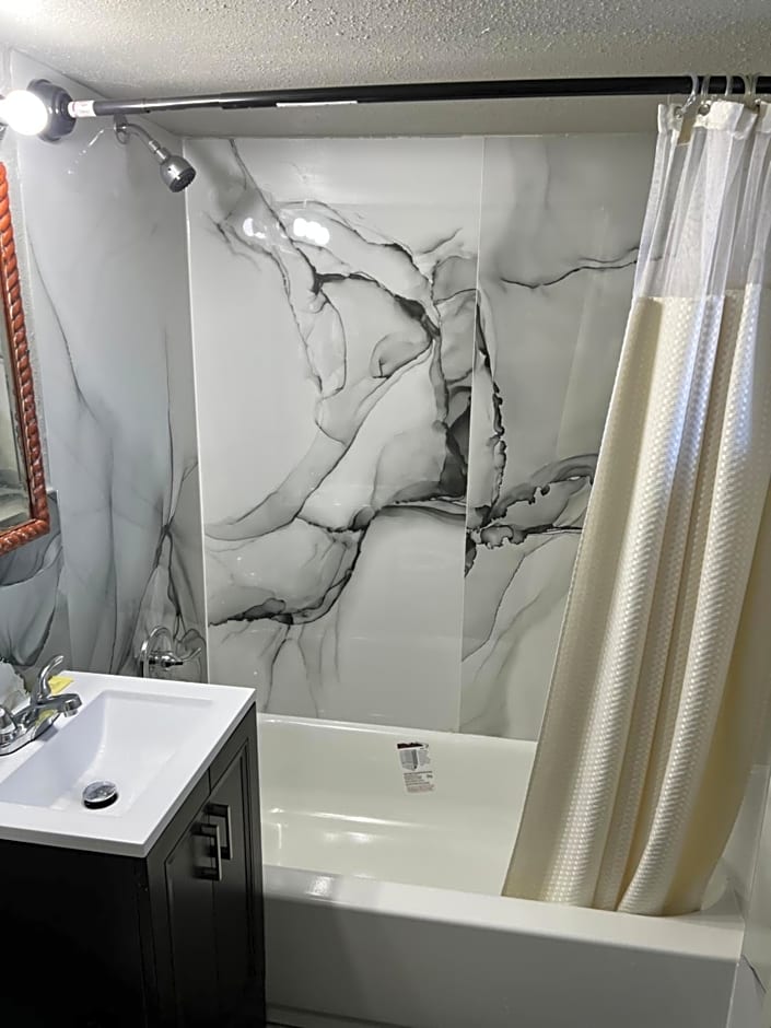 Miami Inn & Suites