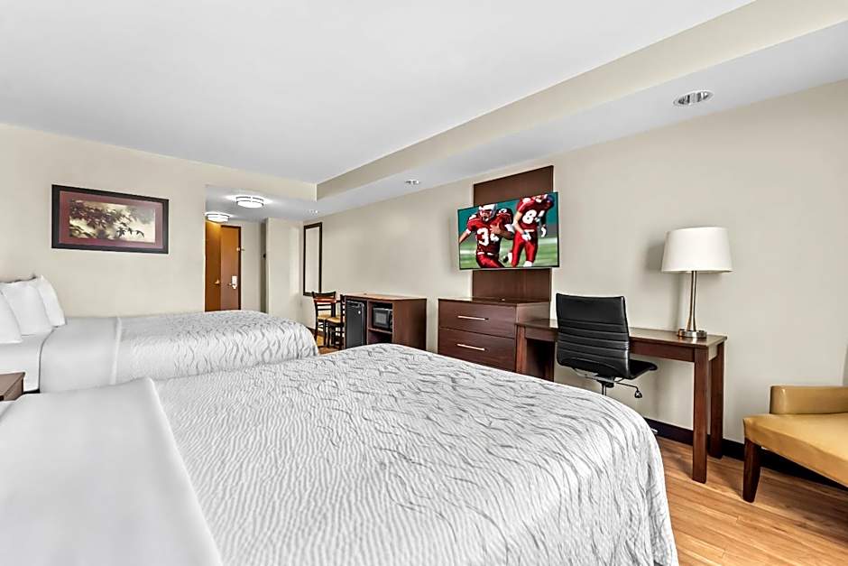 Red Roof Plus+ & Suites Malone