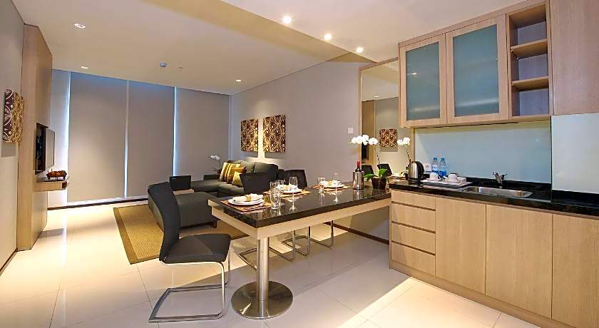 Ra Premiere Simatupang