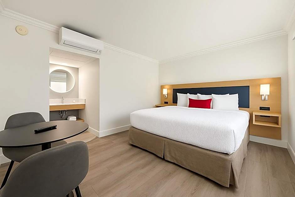 The Live Hotel
