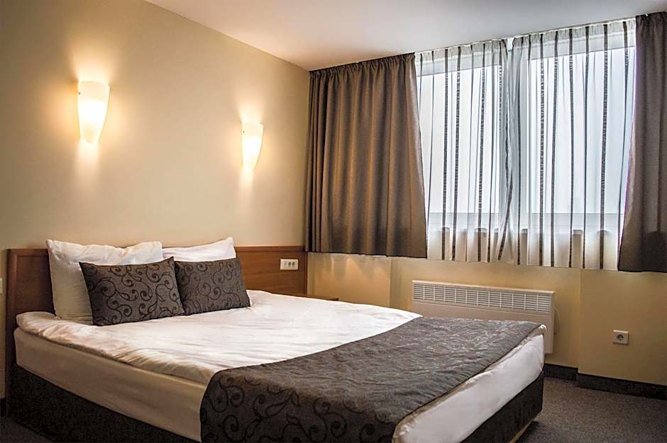 Photo 1 of 6 of Double Room