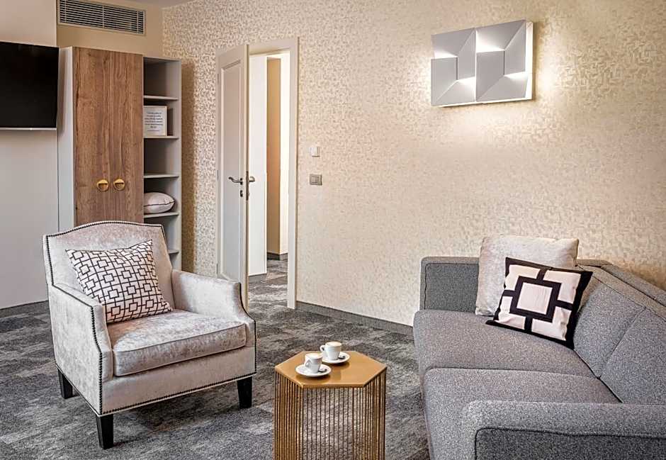 Hotel Maestro by Adrez