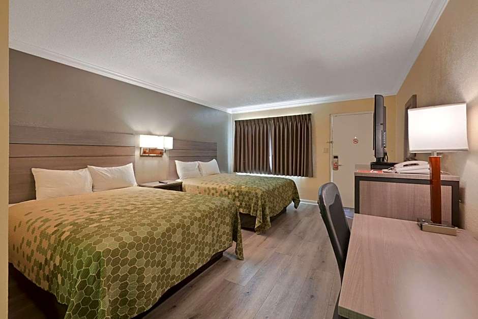 Econo Lodge Woodland near I-5