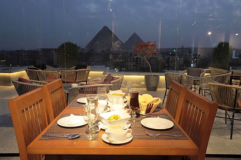 Pyramid Front Hotel