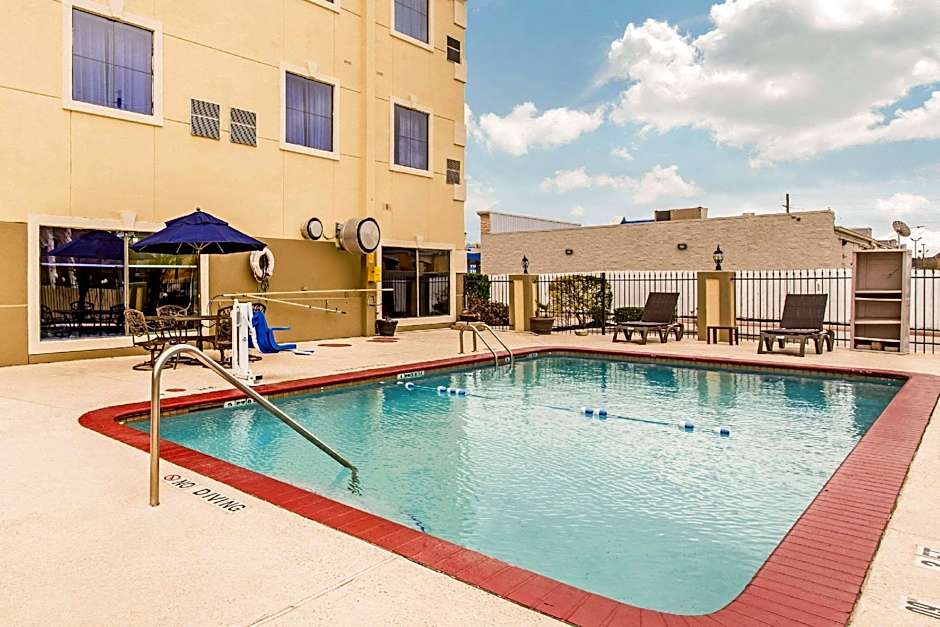 Comfort Inn & Suites IAH Bush Airport – East – Humble, TX