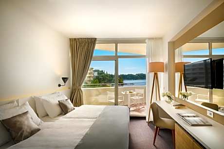 Family Room with Balcony and Sea View
