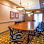 La Quinta Inn & Suites by Wyndham Islip Macarthur Airport