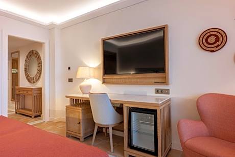 Royal Suite (4 Adults + 2 Children)