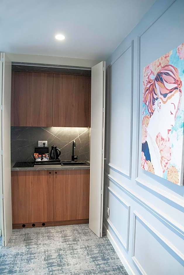 H41 Luxury Suites
